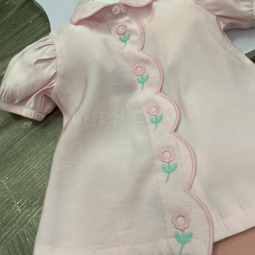 KIVIA-2027 VÁY HỒNG XẾP LY & HOA THÊU DỄ THƯƠNG